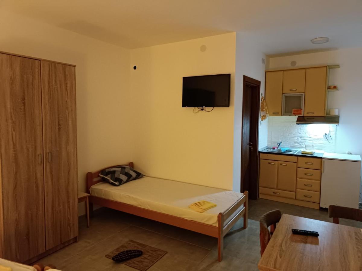 Adamovic Apartment Pirot Bagian luar foto